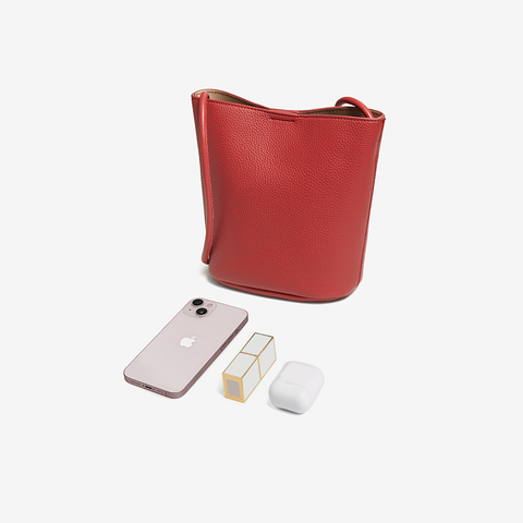 百思图2026春季新款商场同款水桶包简约通勤单肩包女TY084AX6