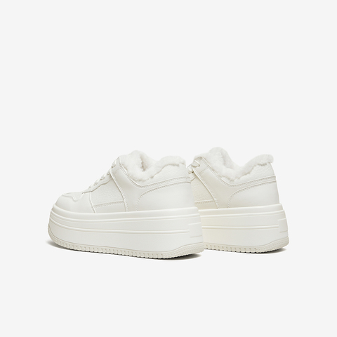 百思图2026春季新款商场同款板鞋户外加绒保暖女休闲鞋WW782AM6