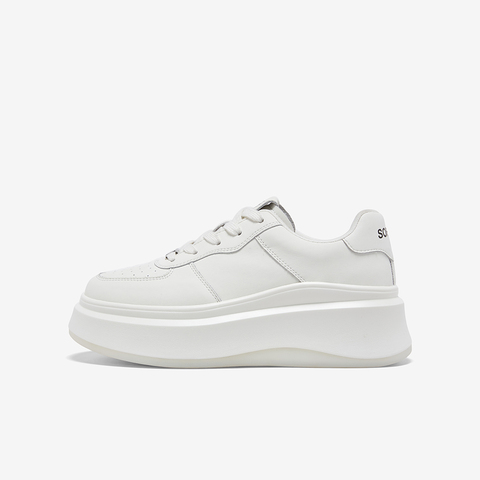 百思图2026春季新款小白鞋时尚简约户外女休闲运动鞋V0048AM6