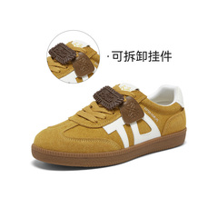 百思图2026春季新款德训鞋时尚复古户外运动女休闲鞋UXI01AM6