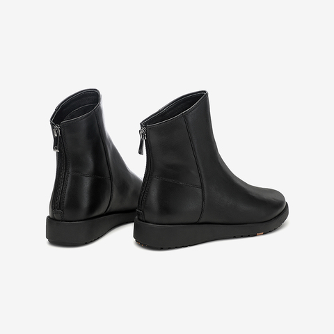 Bata短筒靴女2020冬商场新款百搭时尚真牛皮平软底时装靴AV555DD0