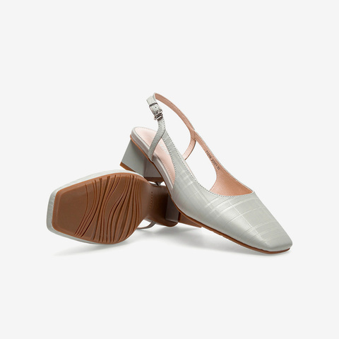 Bata包头凉鞋女2022夏商场新款牛皮方头优雅复古高跟鞋71218BH2