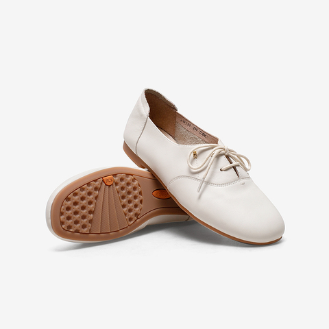 Bata小白鞋女单商场新款牛皮平软底休闲通勤单鞋AMJ20CM2