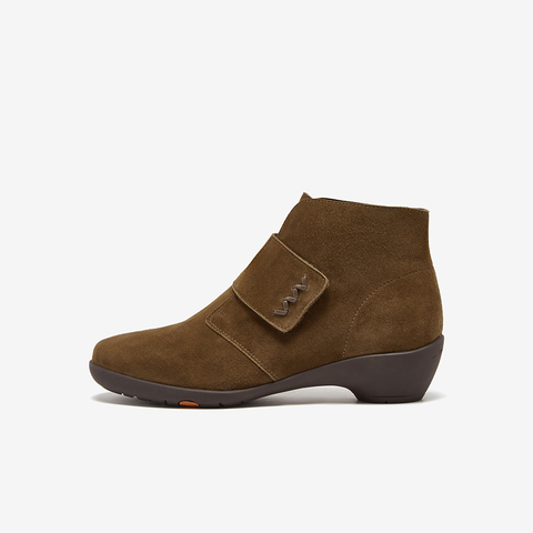 Bata时装靴女2025冬商场新款百搭软底羊皮通勤粗跟短筒靴AGW44DD5