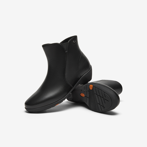 Bata时装靴女2025冬商场新款百搭软底羊皮通勤粗跟短筒靴AGW40DD5