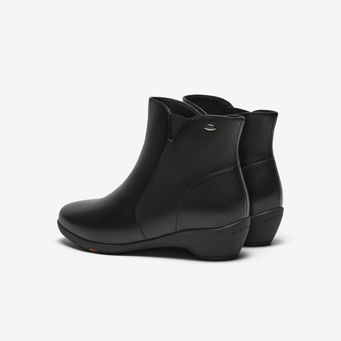 Bata时装靴女2025冬商场新款百搭软底羊皮通勤粗跟短筒靴AGW40DD5