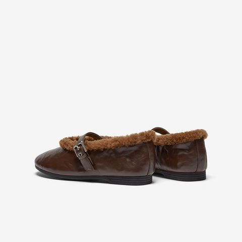 Bata玛丽珍女2025冬商场新款羊皮书通勤柔软毛毛软底单鞋AUO26DQ5