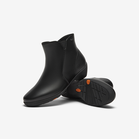 Bata时装靴女2025冬商场新款百搭软底羊皮通勤粗跟短筒靴AGW40DD5