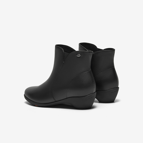 Bata时装靴女2025冬商场新款百搭软底羊皮通勤粗跟短筒靴AGW40DD5