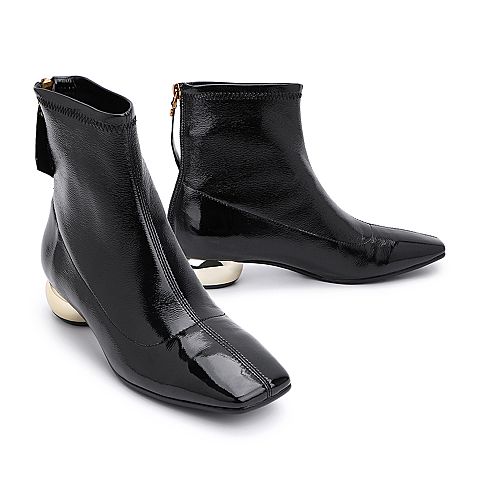 BELLE/百丽黑色皱漆人造革女短靴12310DD8