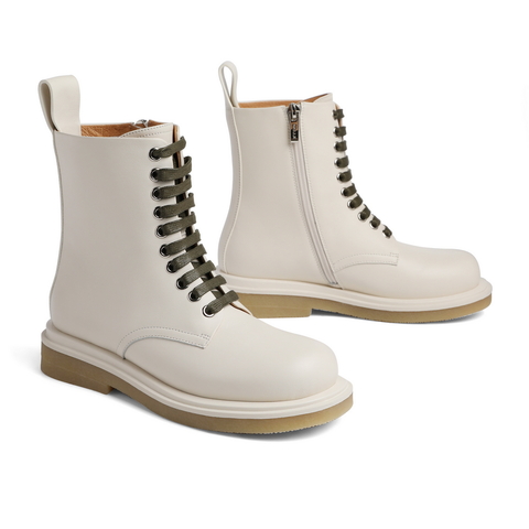 百丽白色马丁靴英伦风女冬款机车10孔真皮中筒靴80887DD0