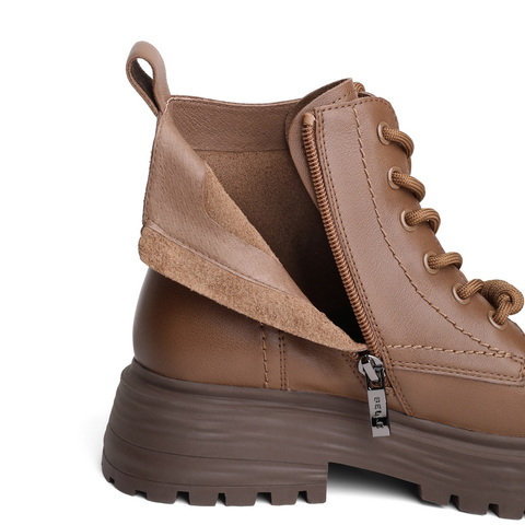 百丽复古马丁靴女2023冬新商场同款牛皮革芒果头休闲短靴A2H1DDD3