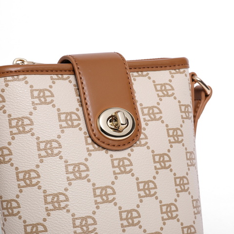 百丽包包女2023秋季新款复古休闲单肩斜挎水桶包X9188CX3