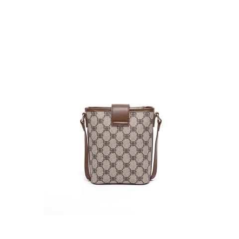 百丽包包女2023秋季新款复古休闲单肩斜挎水桶包X9188CX3