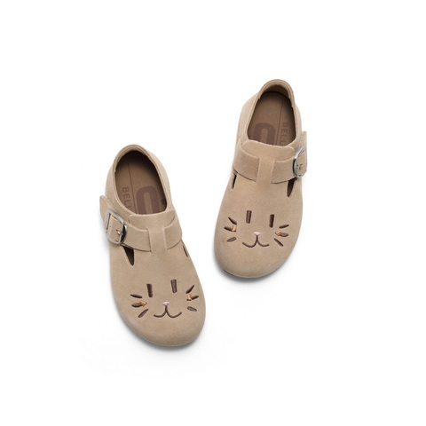 百丽休闲舒适吐司鞋女2025春新商场同款可爱透气儿童板鞋84029A85