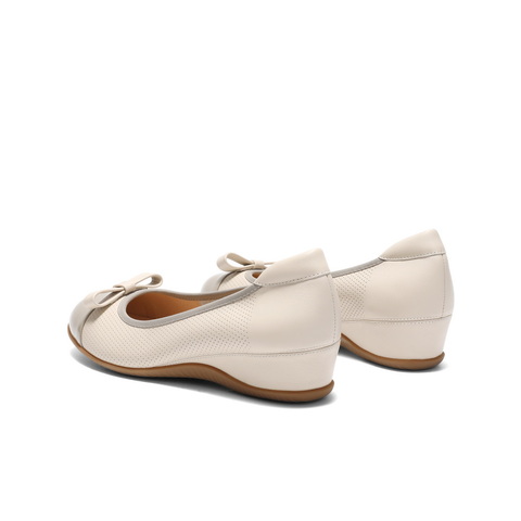 百丽休闲舒适单鞋女2025春新真皮蝴蝶结时尚单鞋D3T1DAQ5