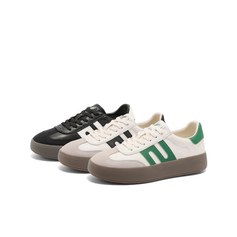 百丽休闲舒适德训鞋女2025春新时尚百搭板鞋D3A2DAM5