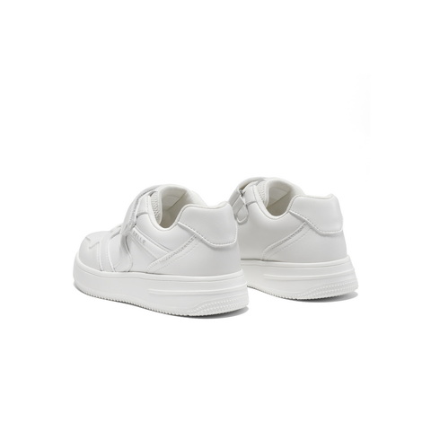 百丽简约大方板鞋2025春新魔术贴休闲童鞋C2508A85