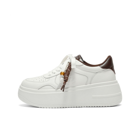 百丽时尚挂饰百搭小白鞋女2025秋新舒适厚底增高休闲鞋B2872CM5