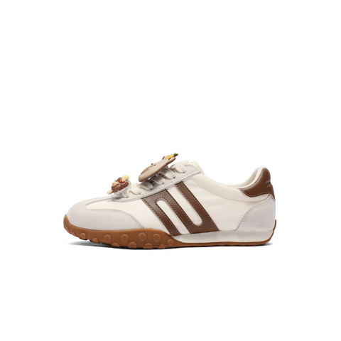 百丽百搭跑道德训鞋女童2025秋新商场同款舒适运动休闲鞋60720C85