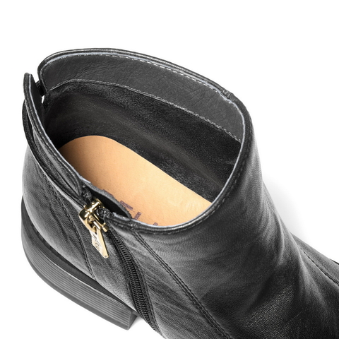 百丽复古褶皱面时装靴女2025冬新商场同款真皮粗跟短靴E4Y1DDD5