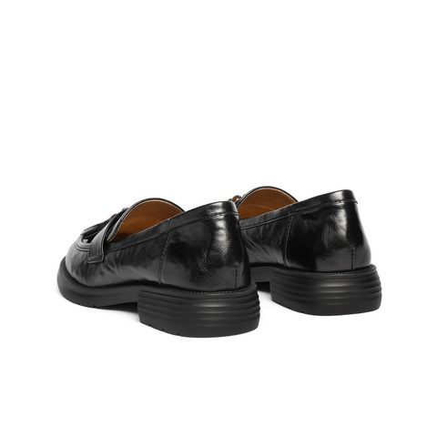 百丽复古抓皱面乐福鞋女2025秋新舒适通勤流苏便士乐福B2788CA5