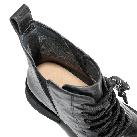 百丽复古抓皱马丁靴女2025冬新商场同款真皮休闲短靴E8D1DDD5