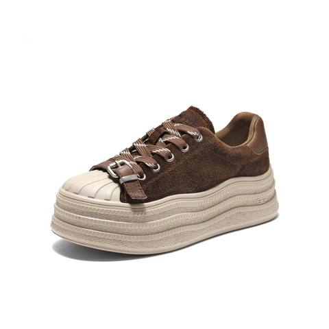 百丽饼干厚底板鞋女2025秋新时尚贝壳头皮带扣休闲鞋B2932CM5