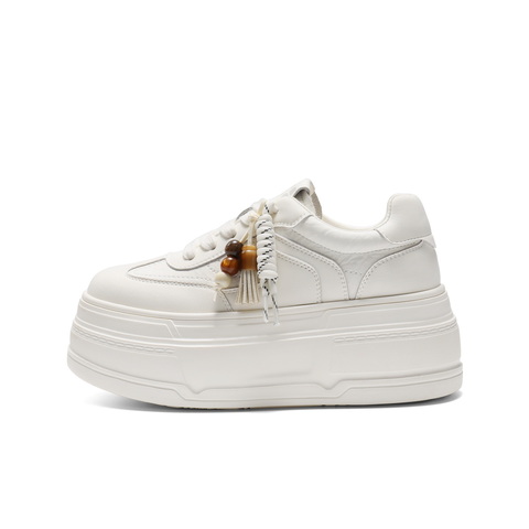 百丽时尚串珠挂饰小白鞋女2025秋新厚底增高百搭休闲板鞋B2905CM5