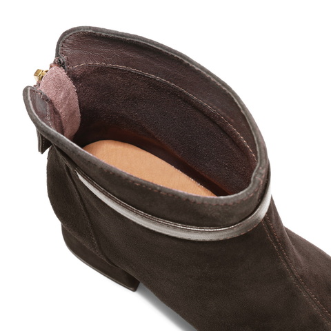 百丽复古绒面时装靴女2025冬新商场同款真皮气质优雅短靴BBW44DD5