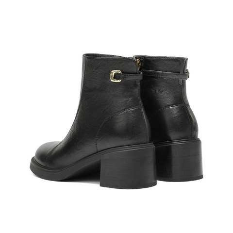 百丽复古褶皱面时装靴女2025冬新真皮气质高跟通勤短靴B2823DD5