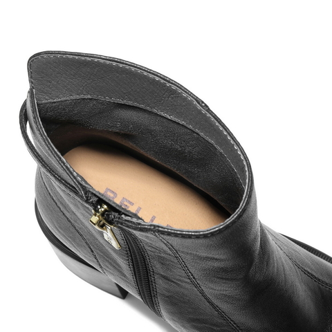 百丽复古褶皱面时装靴女2025冬新真皮气质高跟通勤短靴B2823DD5