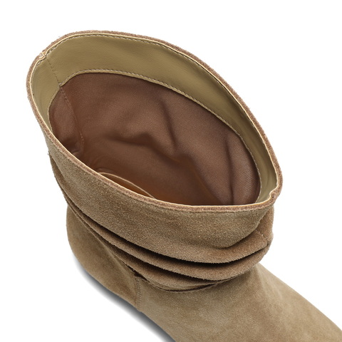 百丽简约复古显瘦时装靴女2025冬新绒面显瘦堆堆靴B2964DZ5