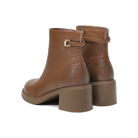 百丽复古褶皱面时装靴女2025冬新真皮气质高跟通勤短靴B2823DD5