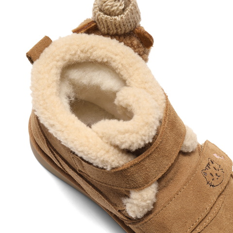 百丽童趣猫猫童靴女童2025冬新商场同款舒适保暖休闲短靴69010D95