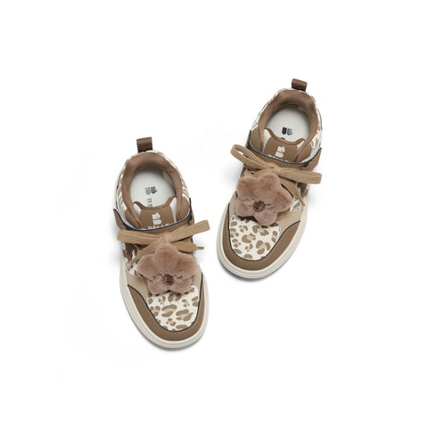 百丽撞色星星板鞋女童2025冬新商场同款舒适休闲鞋25670D85