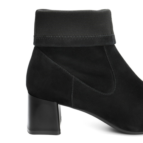 百丽简约气质时装靴女2025冬新真皮优雅高跟通勤短靴B2944DZ5