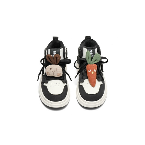 百丽撞色高帮板鞋女童2025冬新商场同款卡通饰扣休闲鞋V5118D85