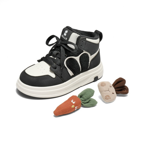 百丽撞色高帮板鞋女童2025冬新商场同款卡通饰扣休闲鞋V5118D85