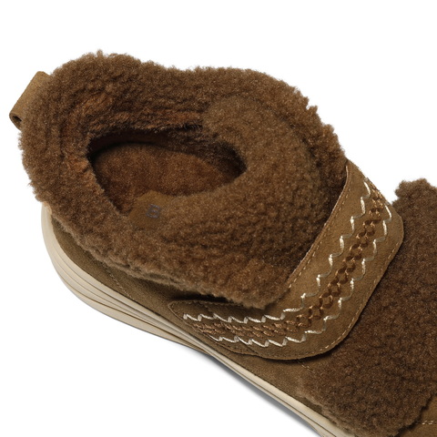 百丽精致刺绣毛毛鞋女2025冬新丑萌大头休闲鞋B3017DM5