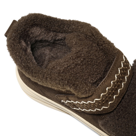 百丽精致刺绣毛毛鞋女2025冬新丑萌大头休闲鞋B3017DM5