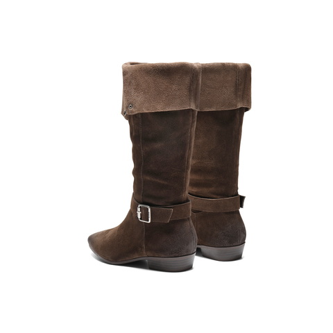 百丽复古时尚尖头时装靴女2025冬新低跟宽筒围西部靴BFB71DG5