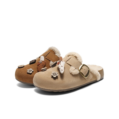 百丽时尚卡通饰扣勃肯鞋女2025冬新加绒保暖舒适包头拖鞋E7Y1DDH5