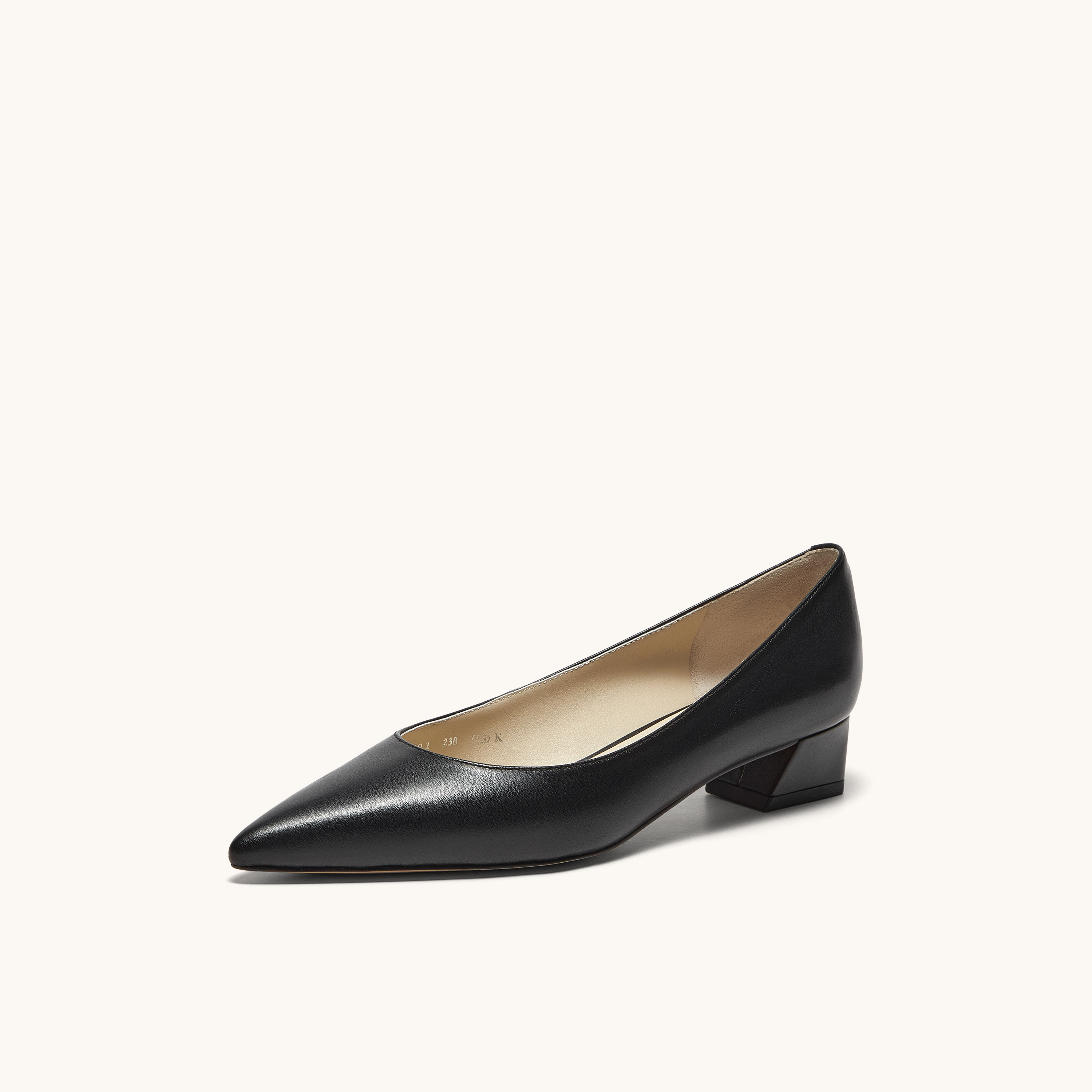 HGK25春季简约舒适尖头粗根百搭通勤浅口单鞋女WAI01AQ5