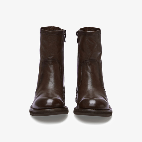 73hours女鞋电影画面2025冬季圆头纯色方跟切尔西靴