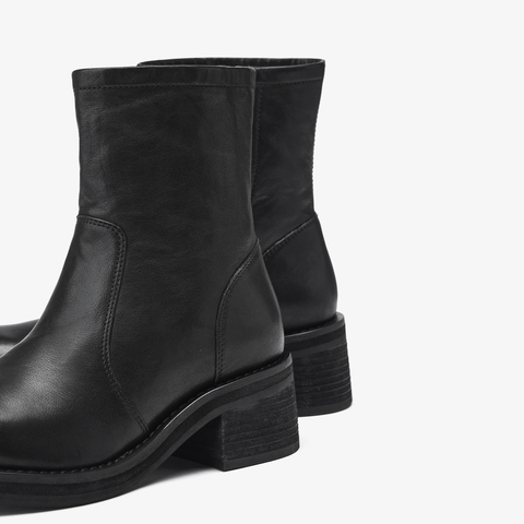 73hours女鞋电影画面2025冬季圆头纯色方跟切尔西靴