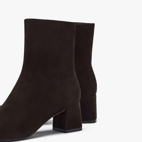 73hours女鞋回归极简2025冬季新品圆头方跟纯色时装靴