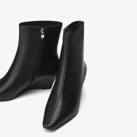 73hours女鞋都市剪影2025冬季新品坡跟尖头纯色时装靴