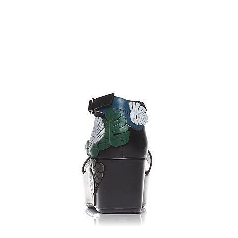 Joy&Peace/真美诗夏季专柜同款黑/浅兰色坡跟后跟个性图案女皮凉鞋ZF323BL7
