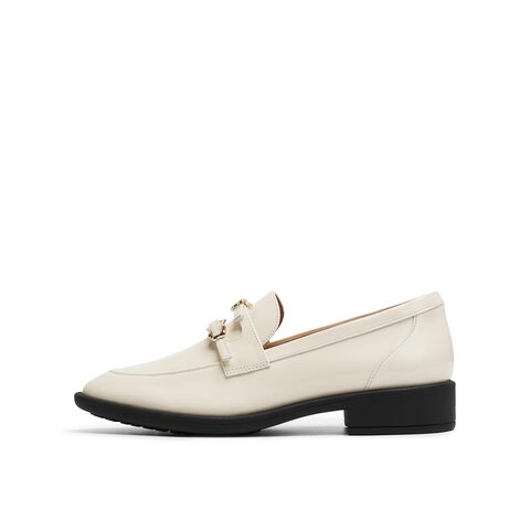 真美诗2025年秋季新款经典原创异形针饰扣牛皮乐福鞋YZK10CA5